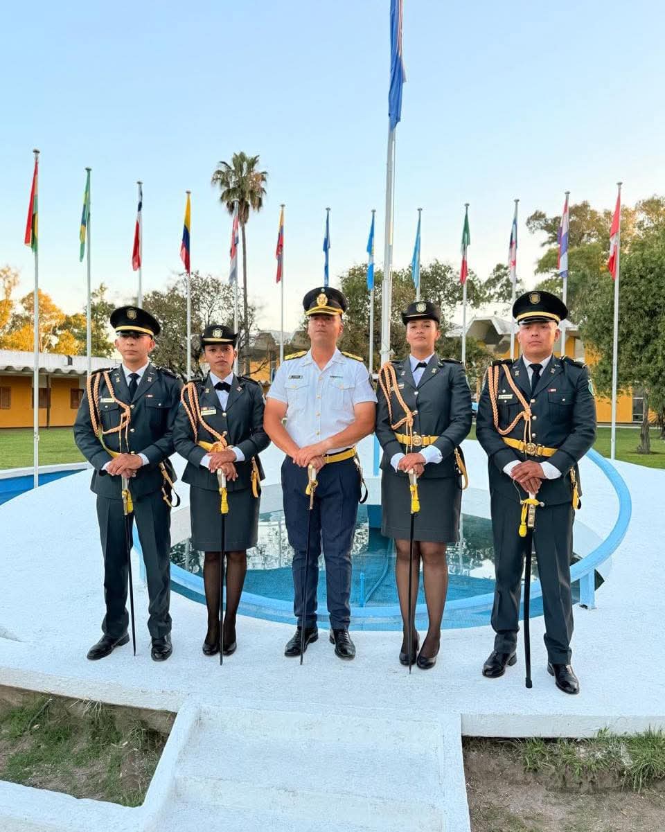 Oficiales hondureños se gradúan de la Escuela Penitenciaria de Argentina